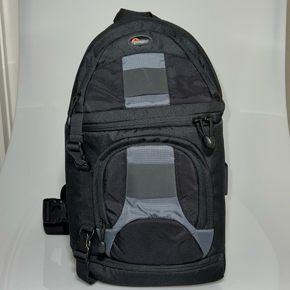 NEW Lowepro SlingShot 200AW Camera Bag (Black) - Sling Bag